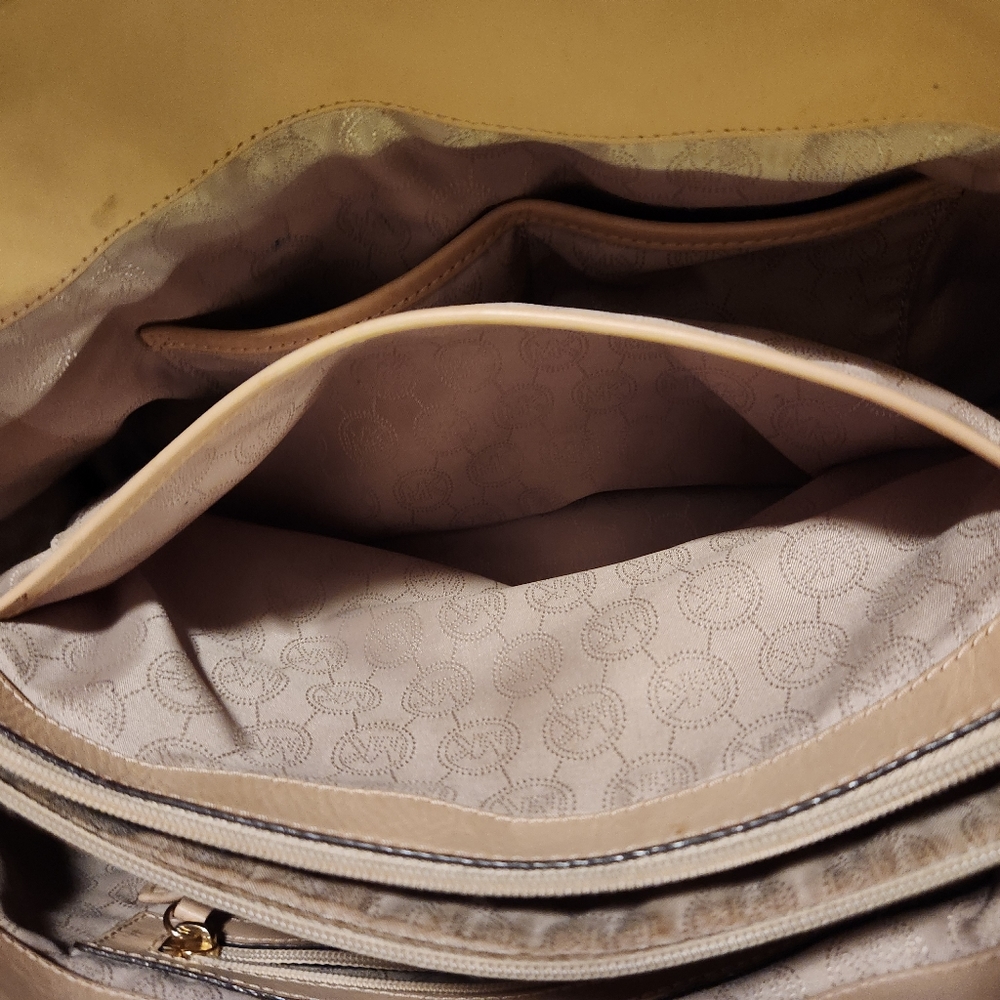 Micheal Kors shoulder bag - Picture 9 of 10